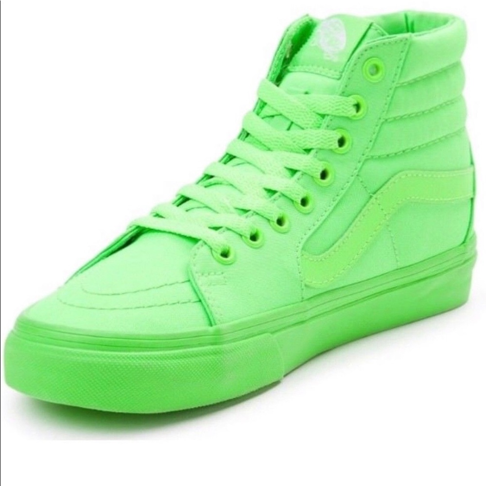 Tennis shoes